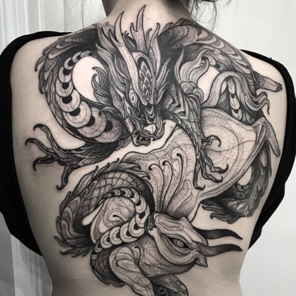 Tattoo sau lưng hình con rồng