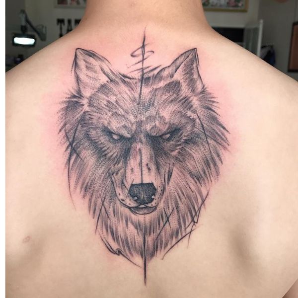 Tattoo sau lưng hình con sói