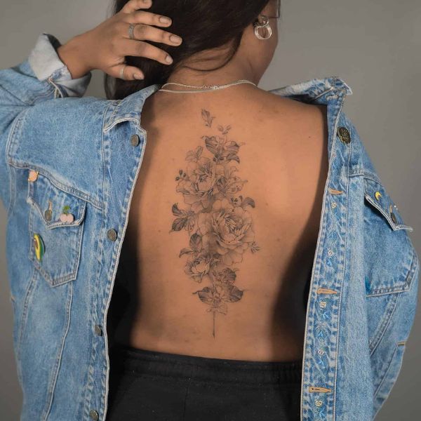 Tattoo sau lưng hoa hồng cho nữ