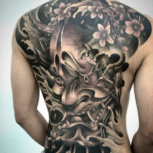 Tattoo sau lưng mặt quỷ
