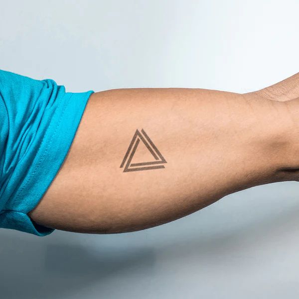 Tattoo tam giác bàn tay rất đẹp nam