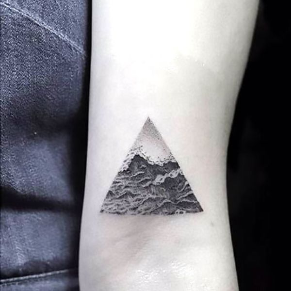 Tattoo tam giác cánh rừng