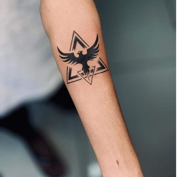 Tattoo tam giác chim ưng