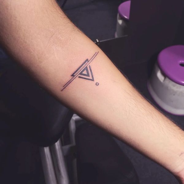 Tattoo tam giác đơn giản và giản dị đẹp