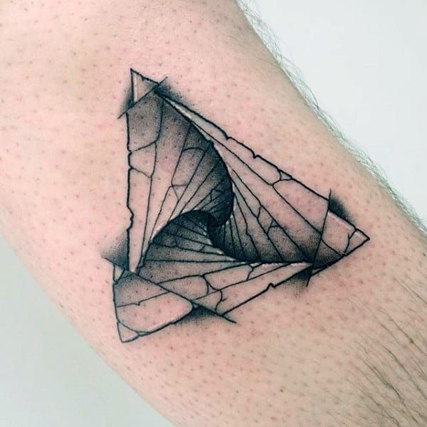 Tattoo tam giác hành lang