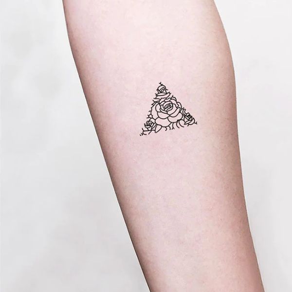 Tattoo tam giác mini chất