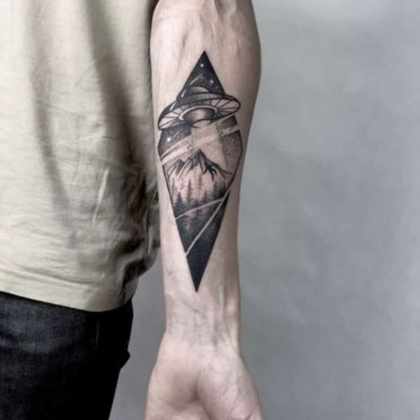 Tattoo tam giác ngoài hành tinh