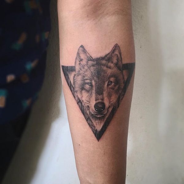 Tattoo tam giác sói