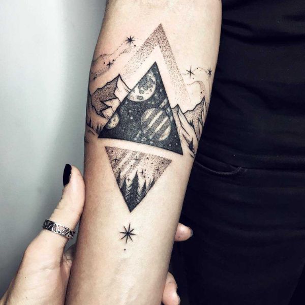 Tattoo tam giác sơn cảnh