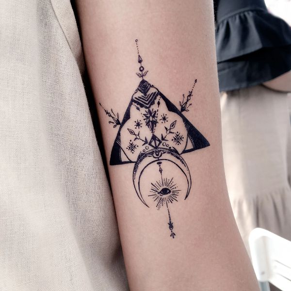 Tattoo tam giác tâm linh