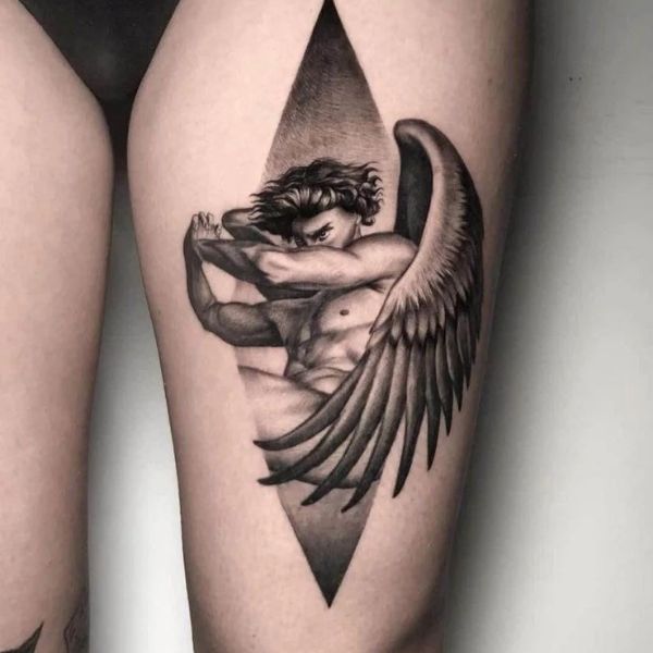 Tattoo thiên thần tam giác