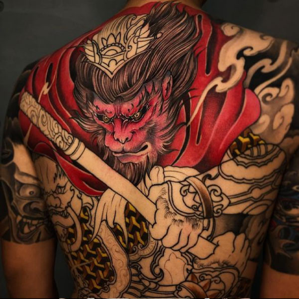 Tattoo tôn ngộ ko ở lưng