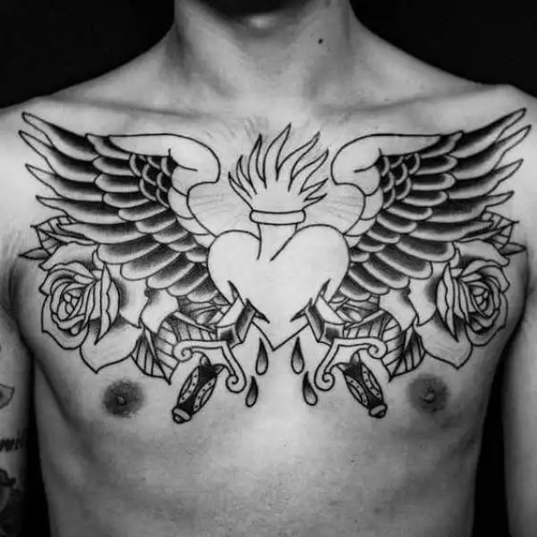 Tattoo trước ngực đôi cánh
