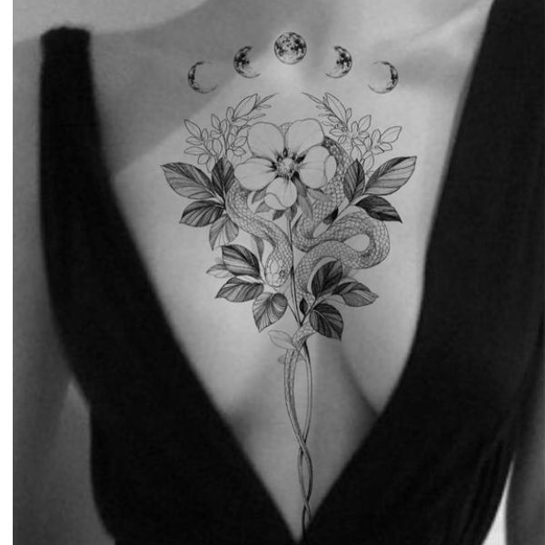 Tattoo trước ngực hoa bích