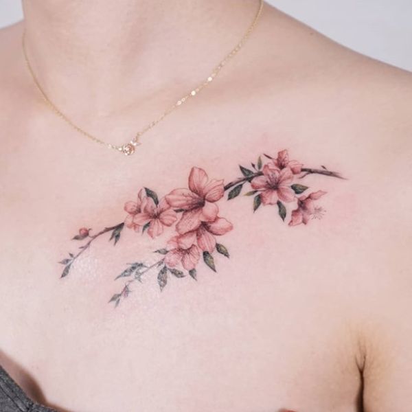 tattoo trước ngực hoa đào