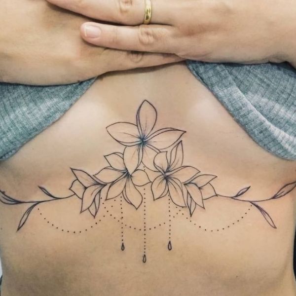 Tattoo trước ngực nữ