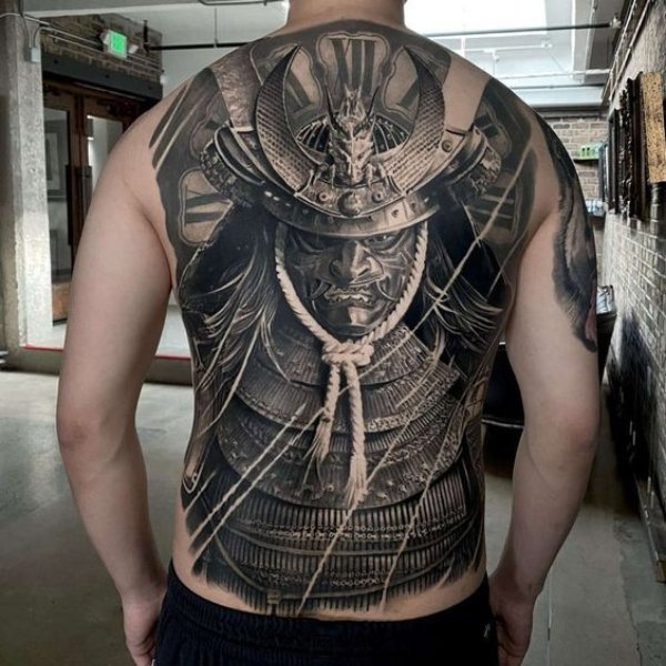 Tattoo tướng samurai mặt quỷ kín lưng