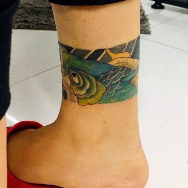 Tattoo vòng chân cá chép