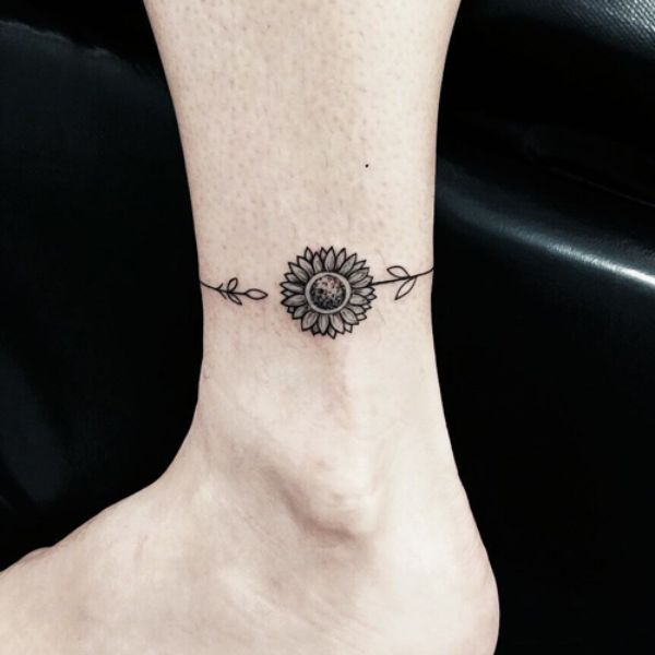 Tattoo vòng chân cho tới nữ