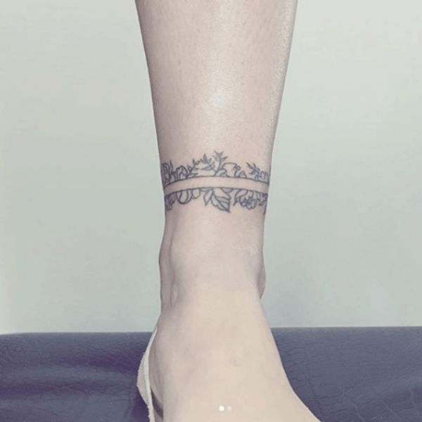 Tattoo vòng chân cỏ lá