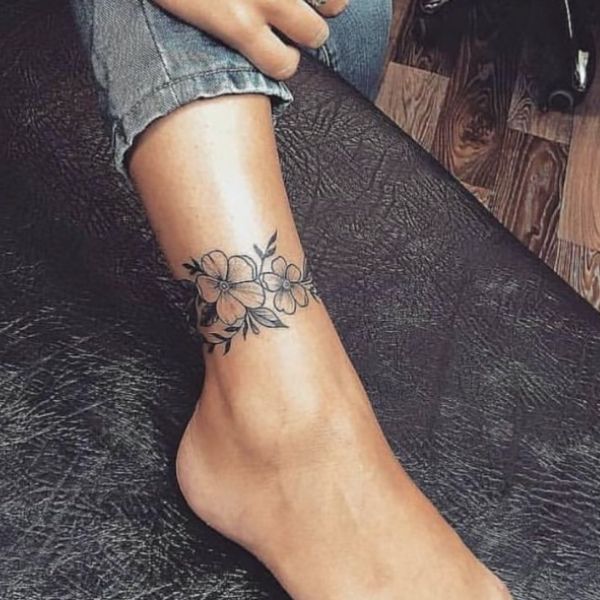 Tattoo vòng chân hoa kiểu mẫu đơn