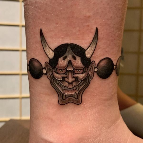 Tattoo vòng chân mặt mũi quỷ
