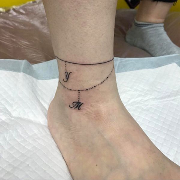 Tattoo vòng chân và chữ