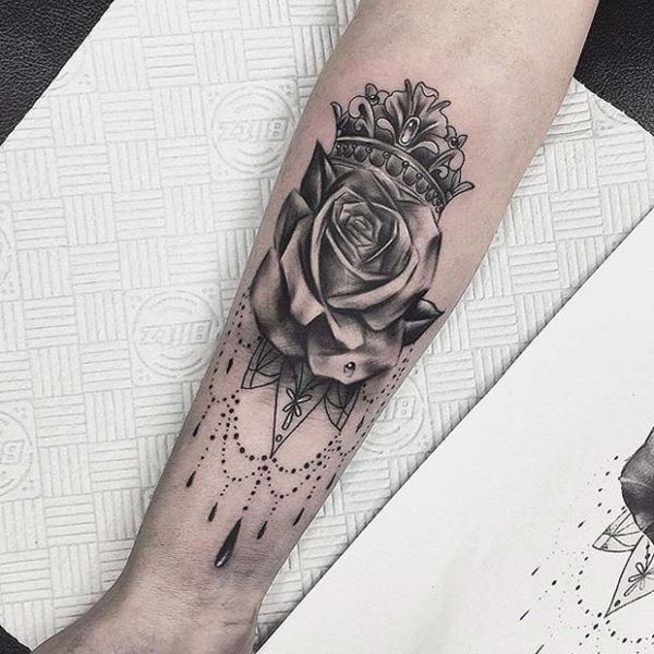 Tattoo vương miện và hoa hồng