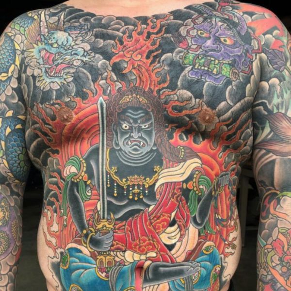 Tattoo yakuza bít ngực