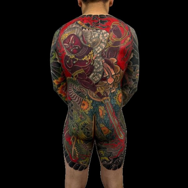 Tattoo yakuza kín lưng