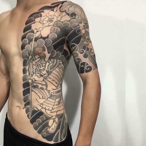 Tattoo yakuza nửa người
