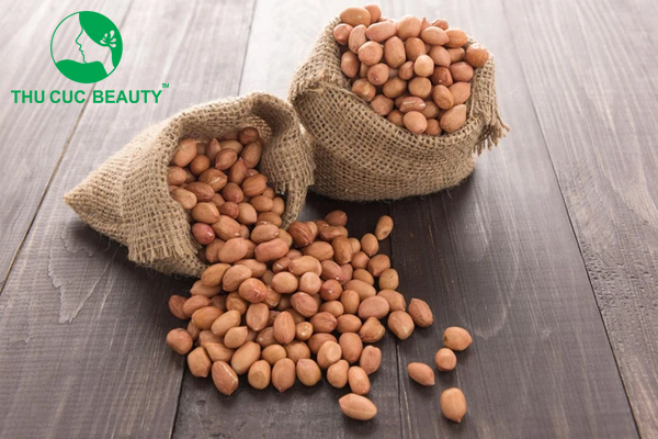 Nâng ngực ăn đậu phộng được không?