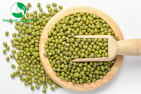 Nâng ngực ăn đậu xanh được không?