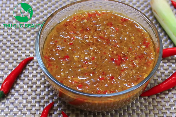 Nâng ngực ăn mắm nêm được không?