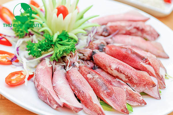 Nâng ngực ăn mực được không?