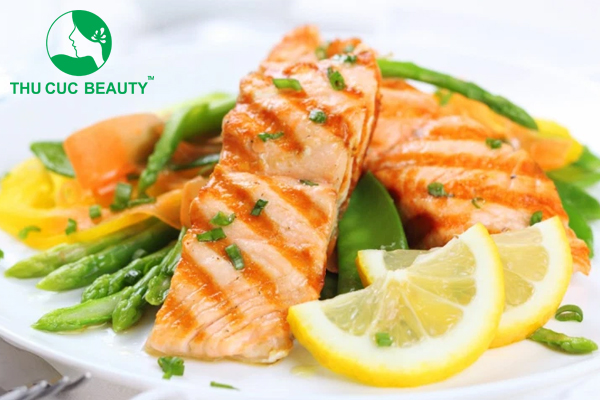 Nâng ngực có được ăn cá không?