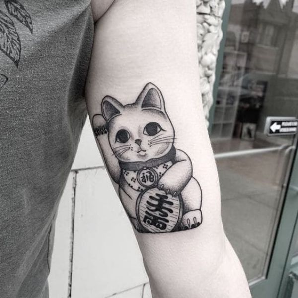 tattoo mèo thần tài mini nam