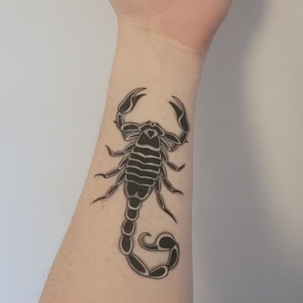 Tattoo bọ cạp ở cổ tay