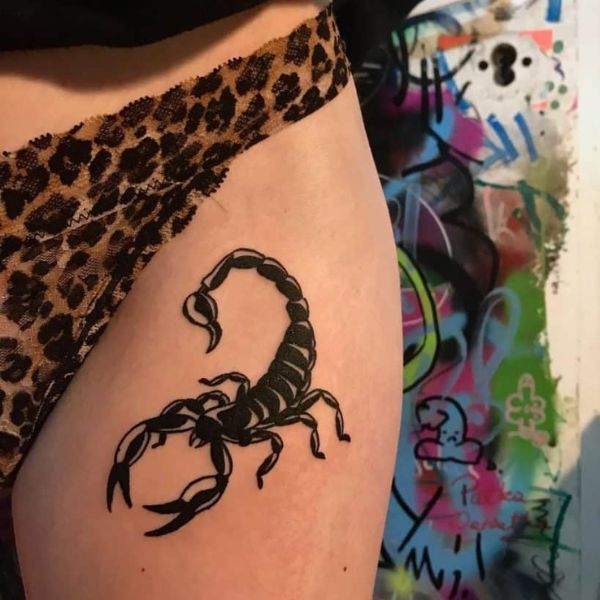 Tattoo bọ cạp ở đùi