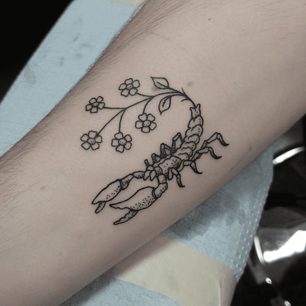 Tattoo bọ cạp và hoa