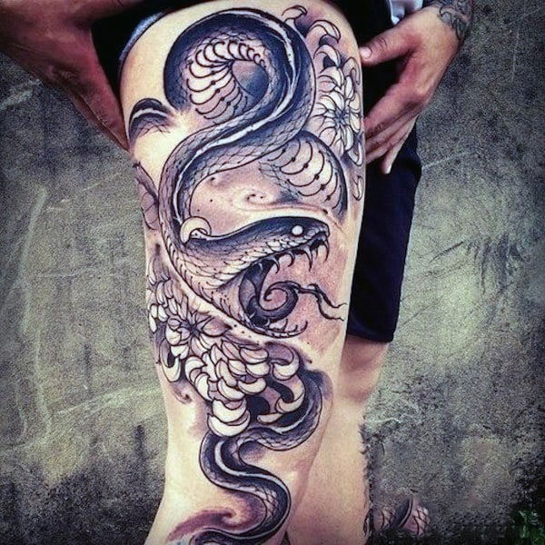 Tattoo chân nam rắn ngầu