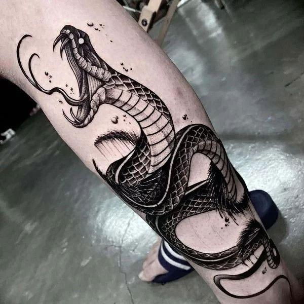 Tattoo chân nam rắn