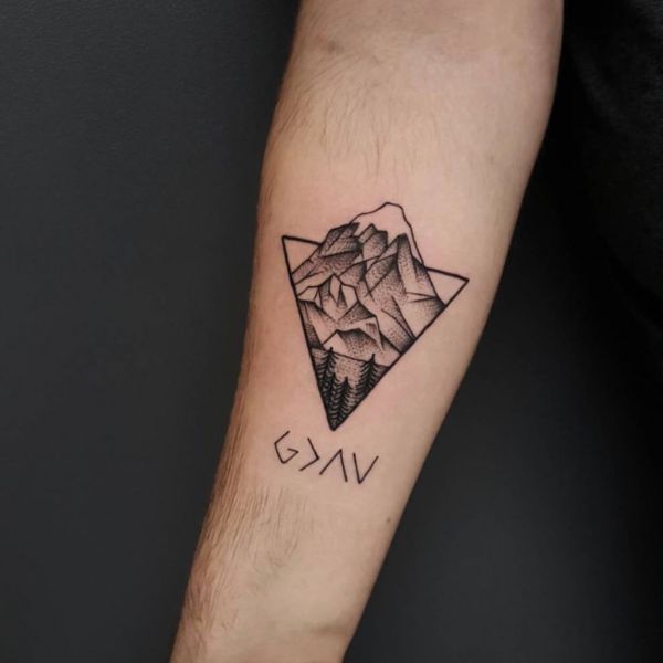 Tattoo âu lục tam giác