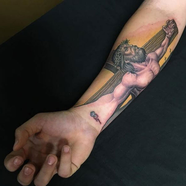 Tattoo chúa giesu cánh tay