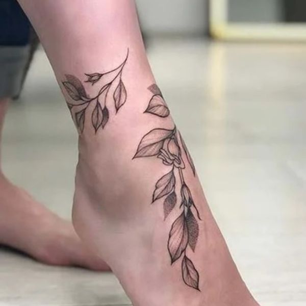 tattoo cổ chân cành lá
