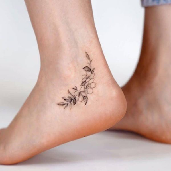Tattoo cổ chân cho nữ