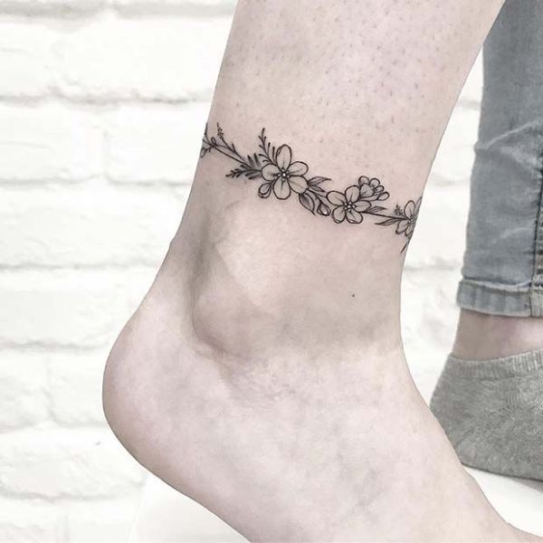 Tattoo cổ chân con gái
