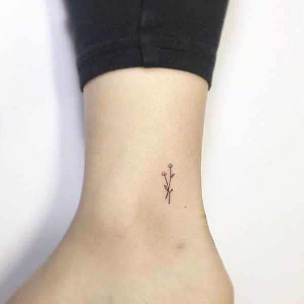 tattoo cổ chân hoa mini