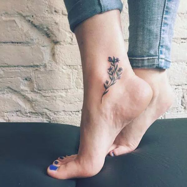 Tattoo cổ chân hoa