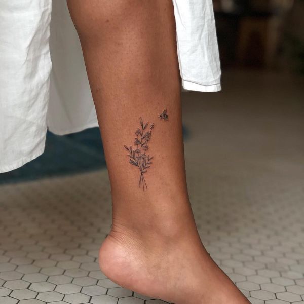 Tattoo cổ chân nam